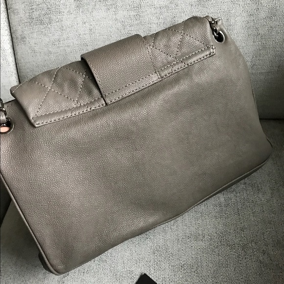 Chanel shoulder bag in grey caviar - Picture 7 of 16